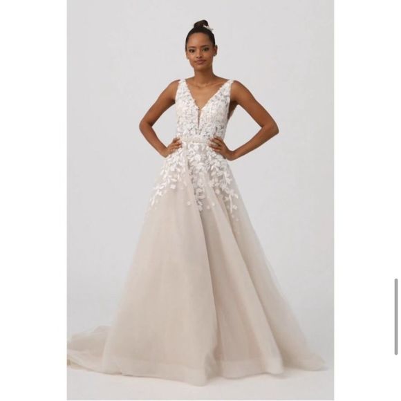 NEW! ✨ BHLDN Carmel Wedding Dress - Picture 3 of 16